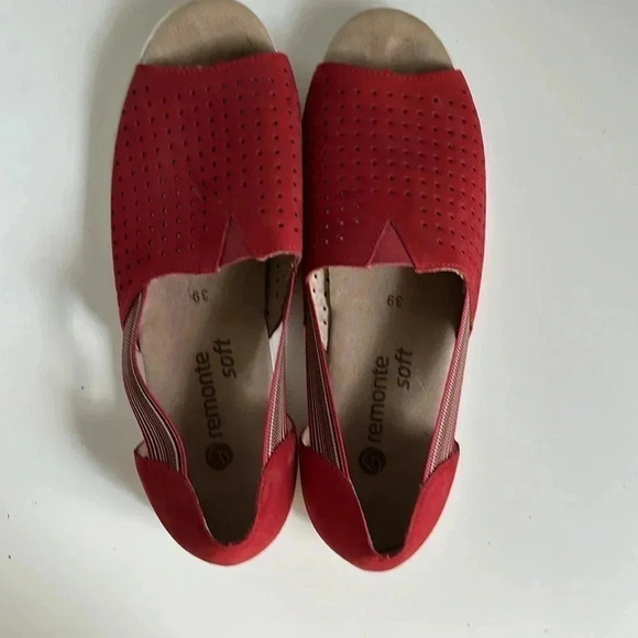 REMONTE Soft Women’s 39 8.5 Sandals Perforated Leather Elastic Red Comfort - Picture 5 of 9